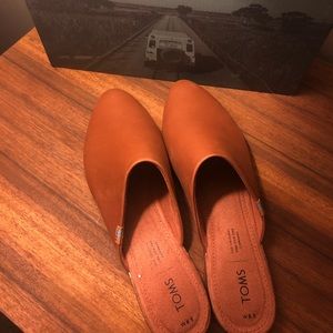 TOMS Slip on Jutti Mules